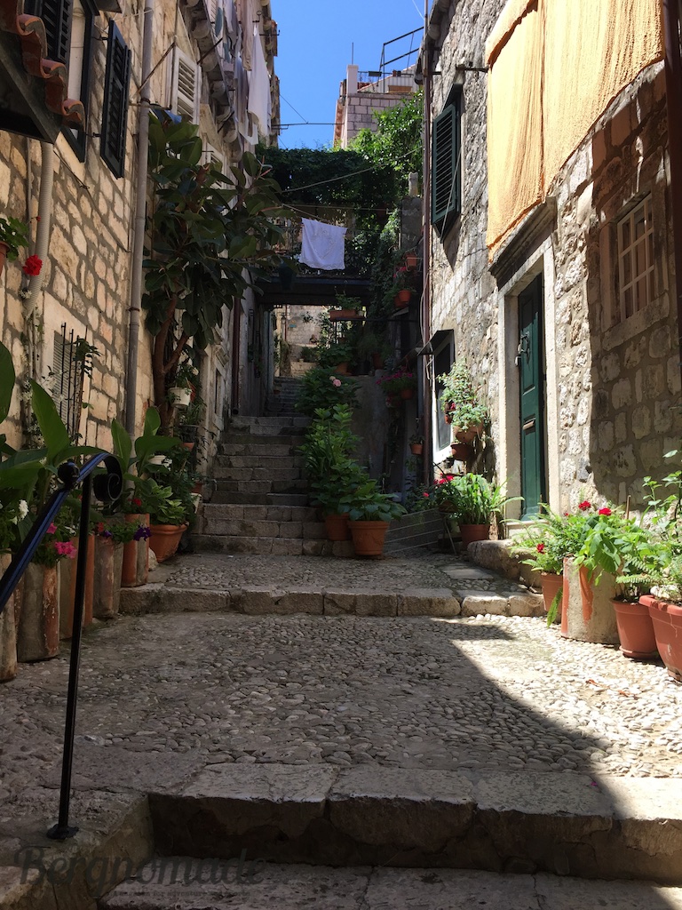 Eine kleine Gasse in der Altstadt von Dubrovnik